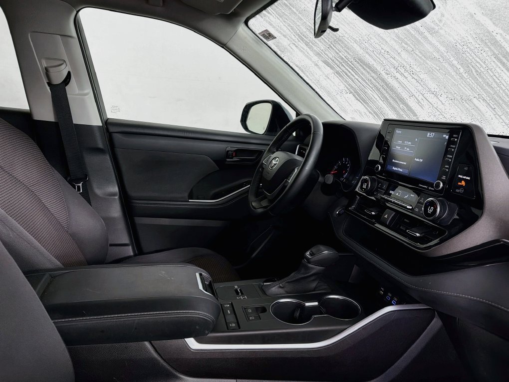 Used 2022 Toyota Highlander LE FWD image 35
