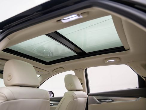 Certified 2025 Cadillac XT5 Premium Luxury w/ LPO, Floor Liner Package AWD/4WD image 19