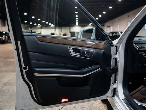 Used 2014 Mercedes-Benz E 350 4MATIC Sedan image 37