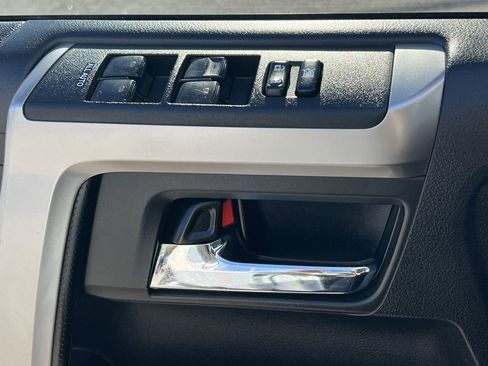 Used 2017 Toyota 4Runner SR5 Premium image 16