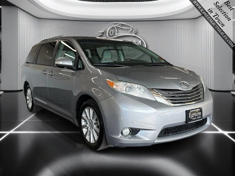 Used 2013 Toyota Sienna Limited w/ Premium Pkg AWD/4WD image 3