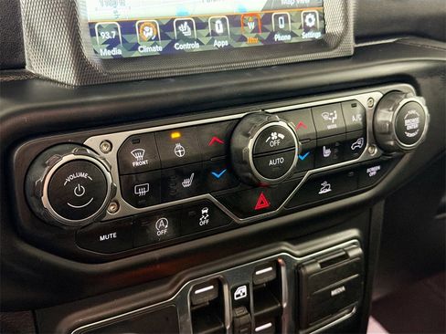 Used 2021 Jeep Wrangler Unlimited Sahara w/ Uconnect 4C Nav & Sound Group image 16