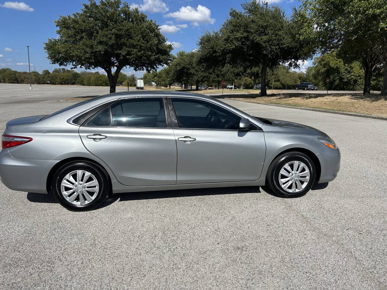 Used 2017 Toyota Camry LE FWD image 6