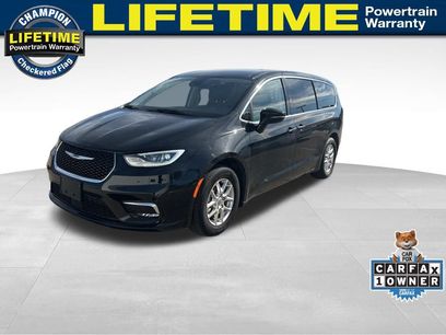 Used 2024 Chrysler Pacifica Touring-L