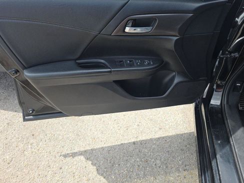 Used 2017 Honda Accord Sport image 10