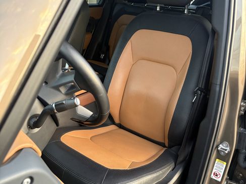 Used 2024 Land Rover Defender 110 X-Dynamic SE image 6