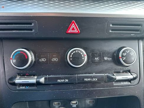Used 2024 Kia Carnival LX FWD image 14