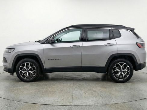 Used 2025 Jeep Compass Limited AWD/4WD image 5