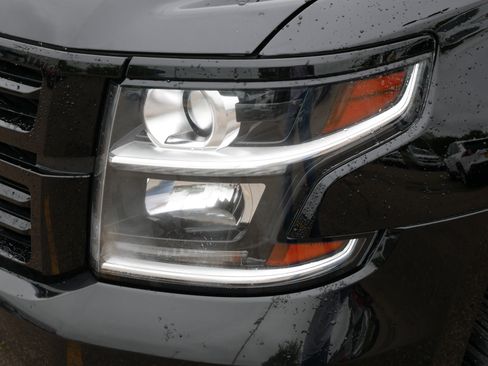 Used 2020 Chevrolet Suburban Premier AWD/4WD image 16