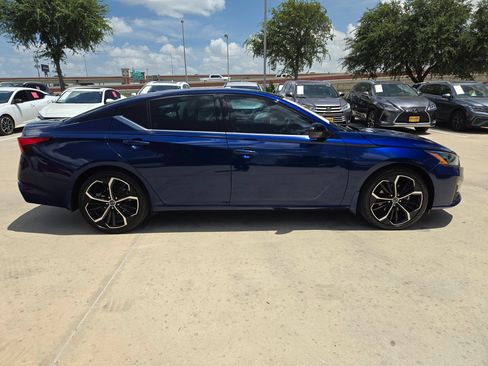 Used 2023 Nissan Altima 2.5 SR FWD image 2