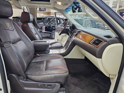 Used 2013 Cadillac Escalade ESV Platinum RWD image 21