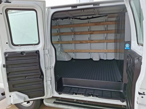 Used 2023 GMC Savana 2500 w/ Driver Convenience Package image 10