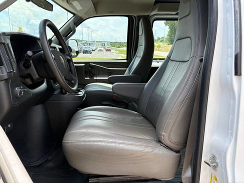Used 2016 Chevrolet Express 2500 RWD image 24