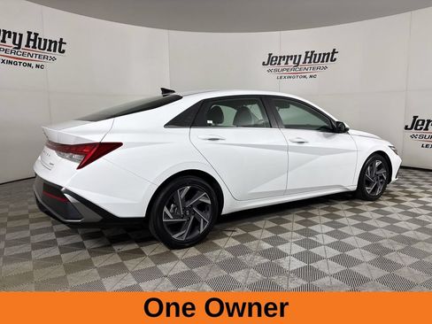 Used 2025 Hyundai Elantra Limited FWD image 4