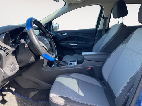 Used 2017 Ford Escape SE w/ Equipment Group 201A image 9