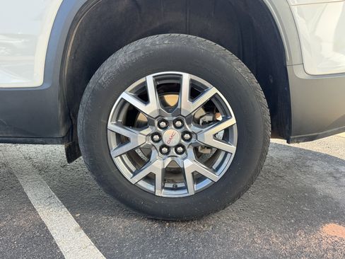 Used 2023 GMC Acadia SLT w/ Preferred Package image 5