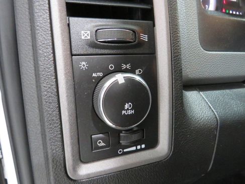 Used 2017 RAM 1500 Express image 22