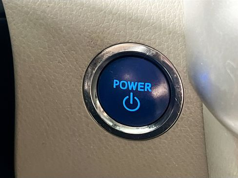 Used 2019 Toyota Highlander XLE image 24