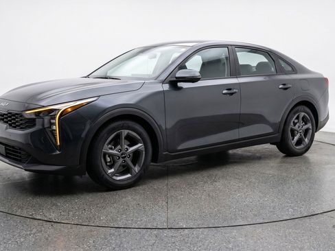 Used 2025 Kia K4 LXS FWD image 3