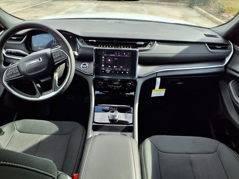 New 2025 Jeep Grand Cherokee Laredo X image 8