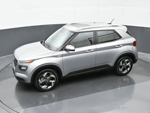 Used 2024 Hyundai Venue SEL image 33