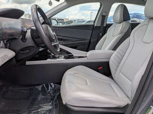 Used 2025 Hyundai Elantra Limited FWD image 18