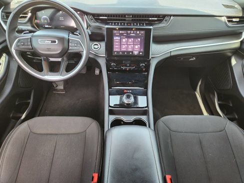 Used 2025 Jeep Grand Cherokee Laredo X RWD image 25