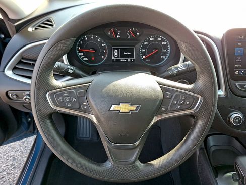 Used 2025 Chevrolet Malibu LS FWD image 16