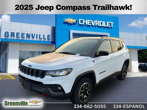 Used 2025 Jeep Compass Trailhawk image 1