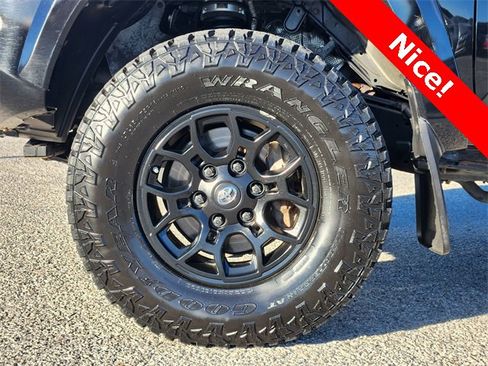 Used 2016 Toyota Tacoma SR5 w/ SR5 Appearance Package (SN) image 10