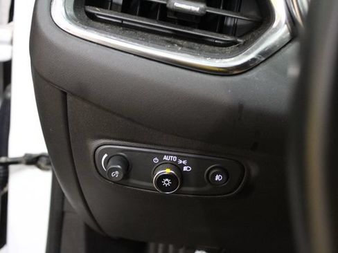 Used 2023 Chevrolet Equinox Premier AWD/4WD image 15