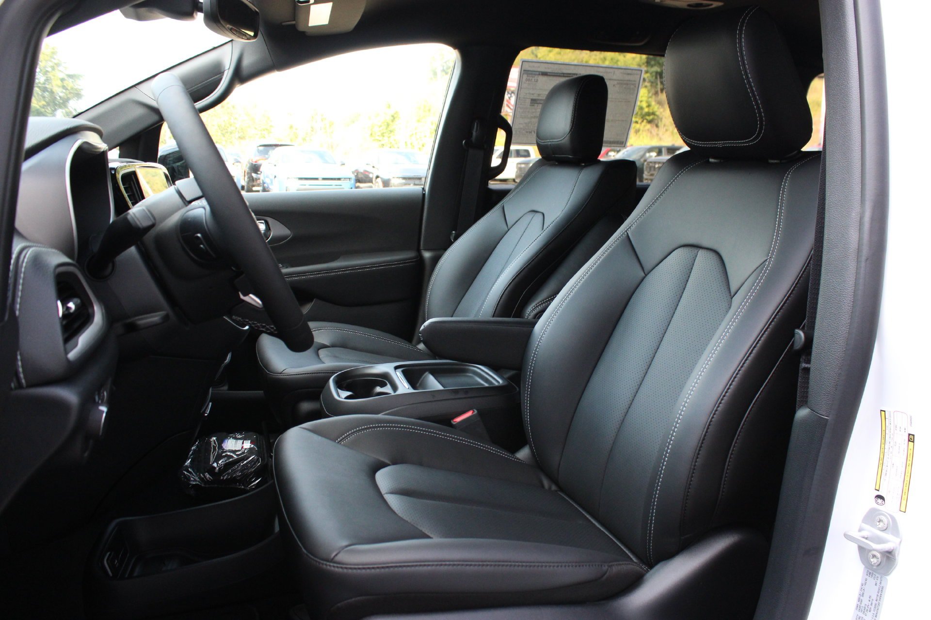 New 2027 Chrysler Pacifica Select FWD image 16