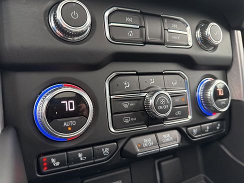 Used 2022 GMC Yukon SLT w/ SLT Premium Package image 24