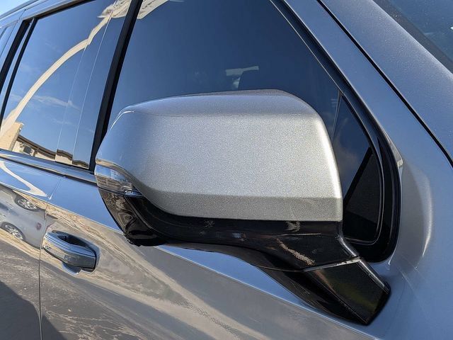 Certified 2024 Cadillac Escalade ESV V AWD/4WD image 11