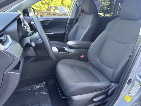 Used 2024 Toyota RAV4 LE AWD/4WD image 5