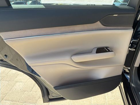 New 2025 Volvo EX90 Ultra AWD/4WD image 32