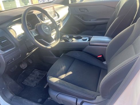 Used 2023 Nissan Rogue S image 7