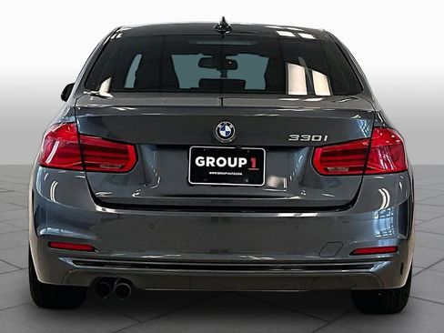 Used 2018 BMW 330i Sedan w/ Convenience Package RWD image 4