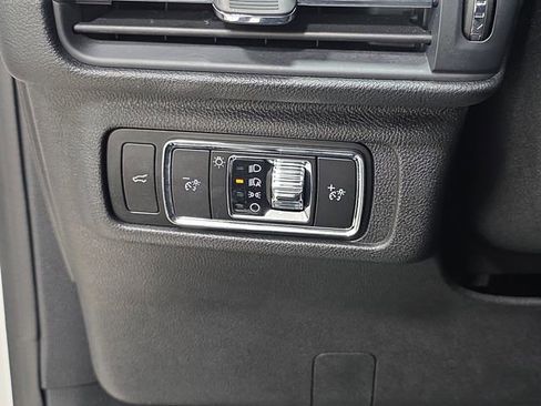 Used 2023 Lincoln Corsair AWD w/ Equipment Group 101A image 23