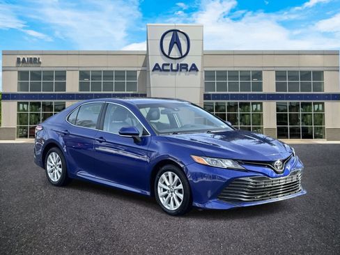 Used 2018 Toyota Camry LE image 7