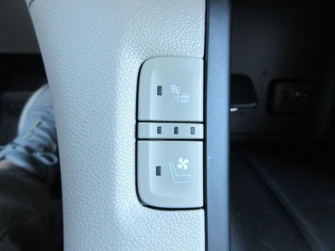 Certified 2019 GMC Acadia Denali w/ Technology Package image 34