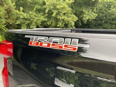 Used 2025 Chevrolet Silverado 1500 LT Trail Boss w/ Convenience Package II AWD/4WD image 44