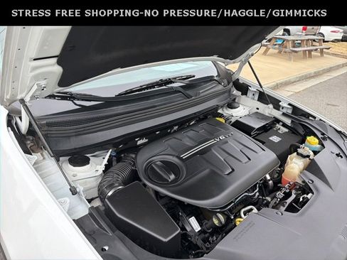 Used 2019 Jeep Cherokee Latitude Plus w/ Comfort/Convenience Group image 10