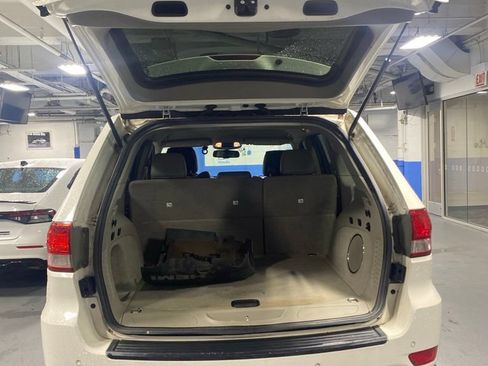 Used 2011 Jeep Grand Cherokee Laredo AWD/4WD image 23