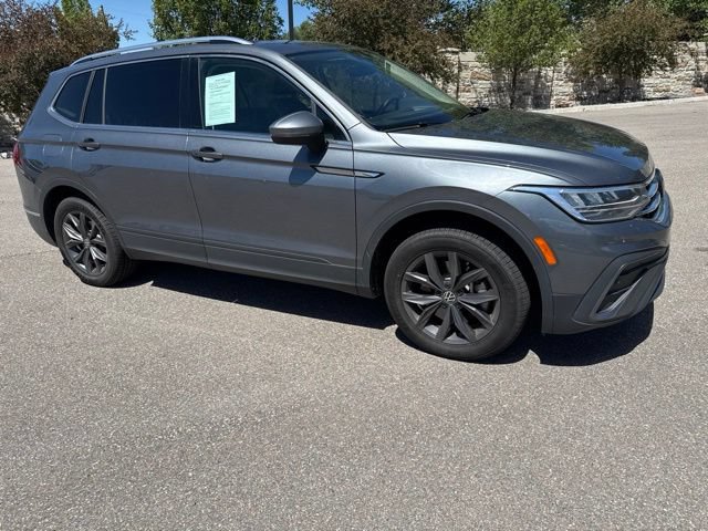 Used 2023 Volkswagen Tiguan SE w/ Panoramic Sunroof Package FWD image 12