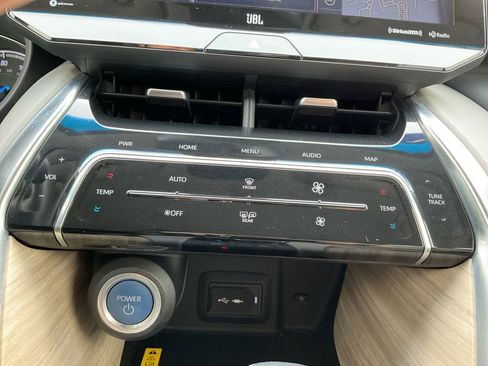 Used 2021 Toyota Venza Limited image 20