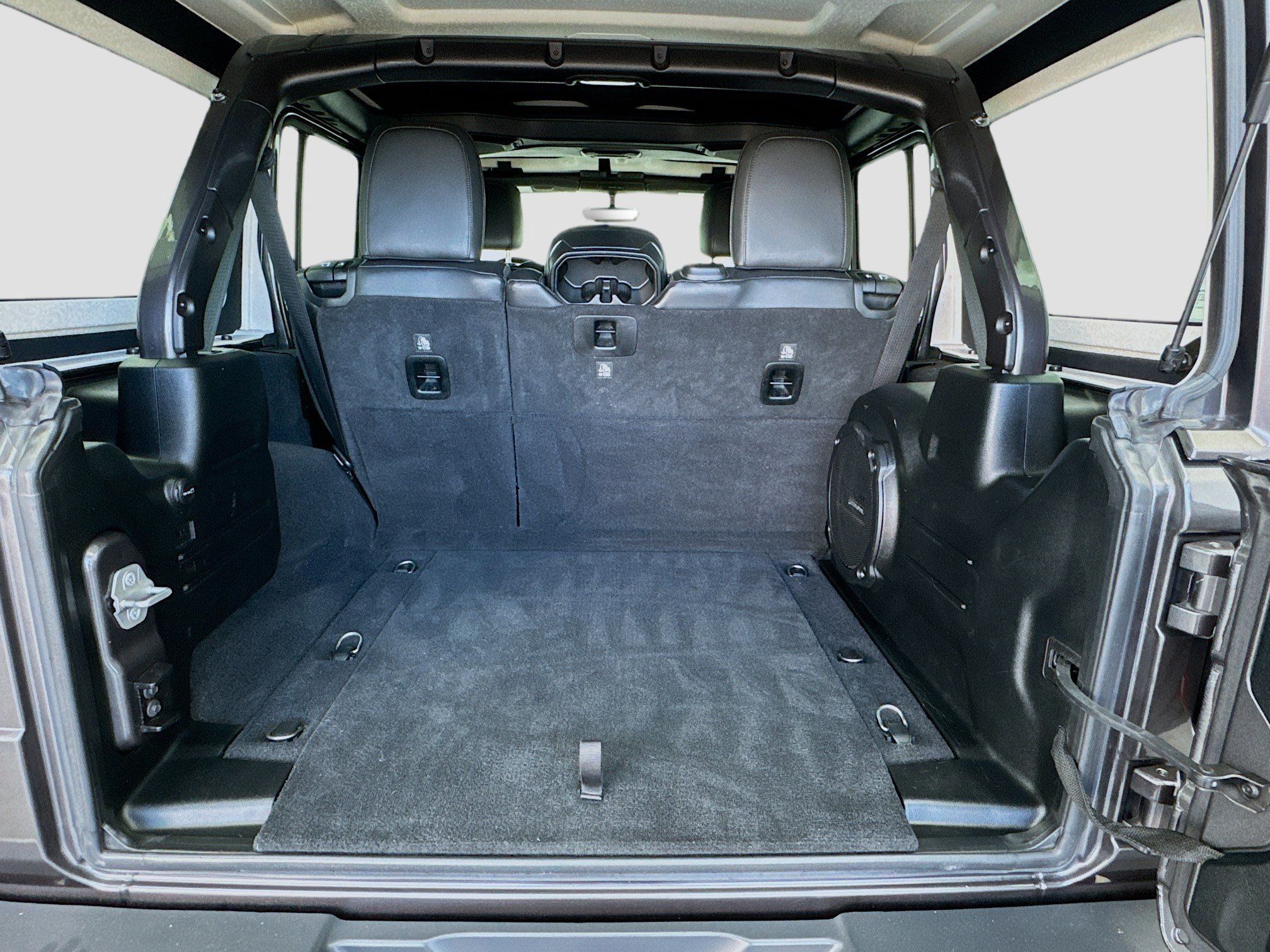 Used 2018 Jeep Wrangler Unlimited Sahara AWD/4WD image 18
