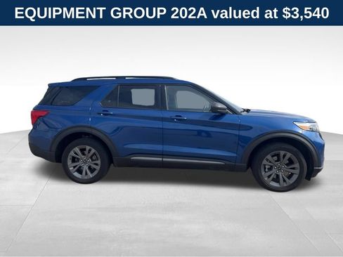 Used 2021 Ford Explorer XLT w/ Equipment Group 202A AWD/4WD image 3