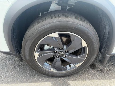 Used 2024 Nissan Rogue SV w/ SV Premium Package FWD image 12