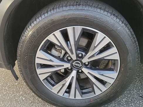 Used 2023 Nissan Rogue SV image 25